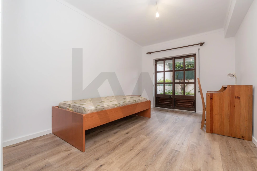 Apartamento T3 para Arrendamento em Santo Antonio dos Olivais Foto 10