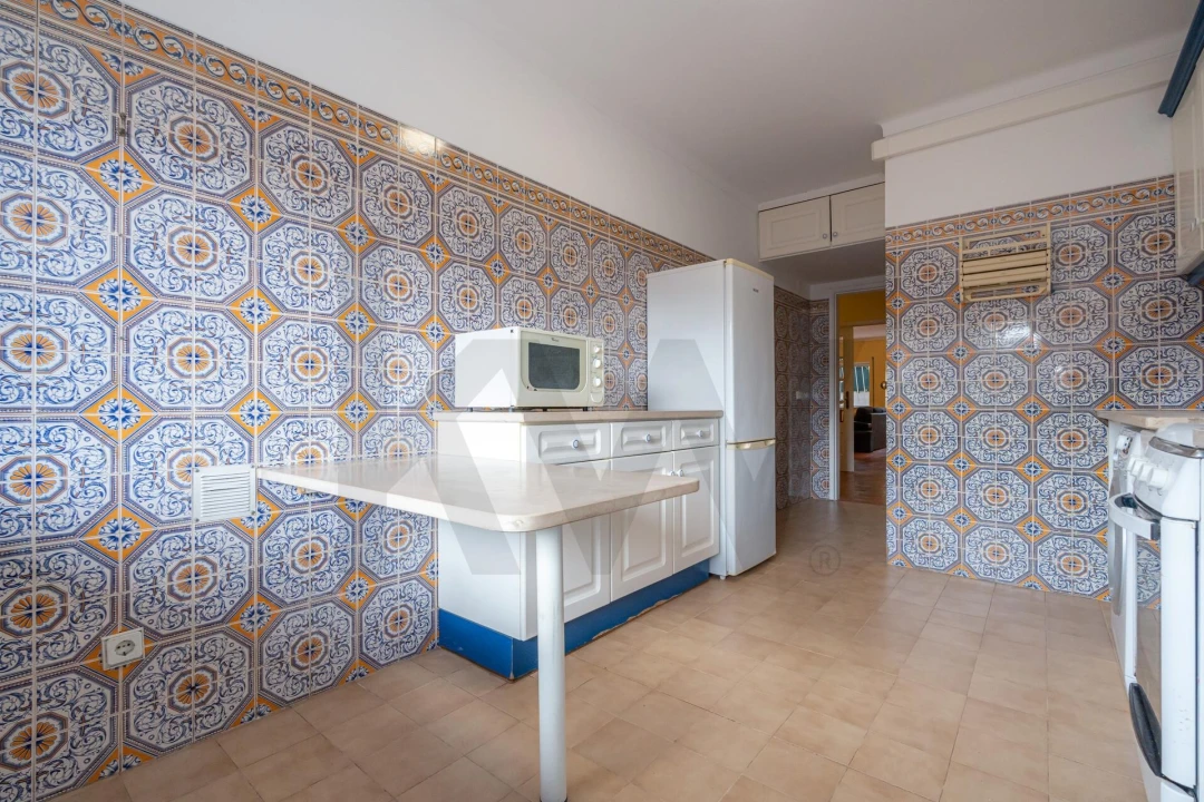 Apartamento T3 para Arrendamento em Santo Antonio dos Olivais Foto 19