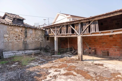Moradia T3 para Venda em Friúmes e Paradela
