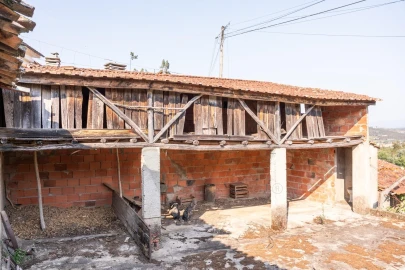 Moradia T3 para Venda em Friúmes e Paradela