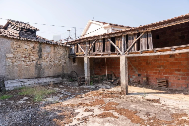 Moradia T3 para Venda em Friúmes e Paradela Foto 16