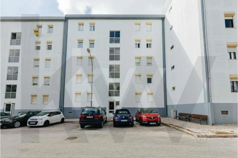 Apartamento T3 para Venda em Agualva e Mira-Sintra Foto 8