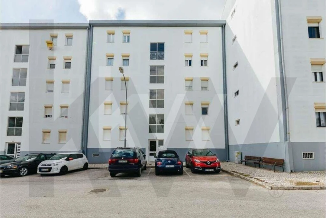 Apartamento T3 para Venda em Agualva e Mira-Sintra Foto 8