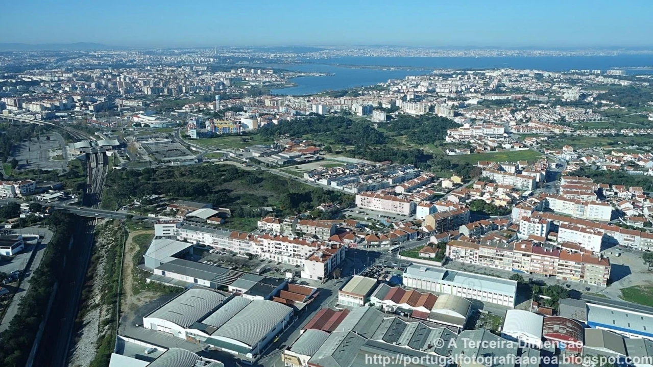 Apartamento T2 para Venda em Seixal, Arrentela e Aldeia de Paio Pires Foto 24