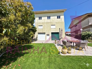 Moradia para Venda em Santa Clara e Castelo Viegas