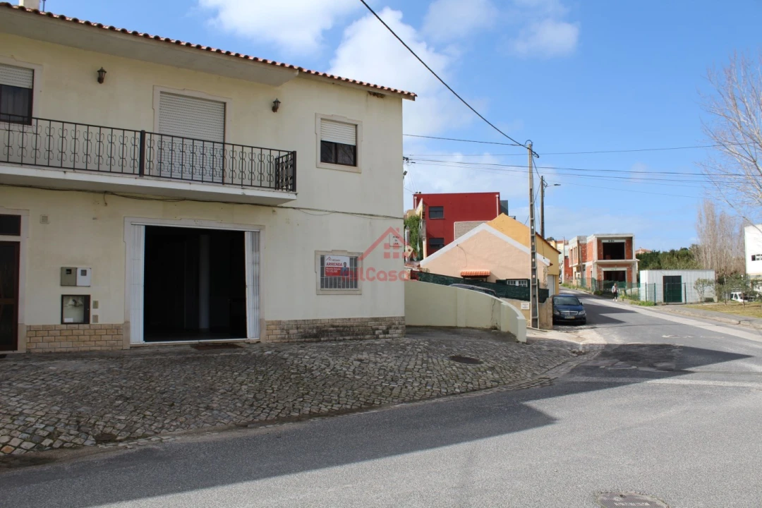 Loja para Arrendamento em Santa Maria, São Pedro e Matacães Foto 2