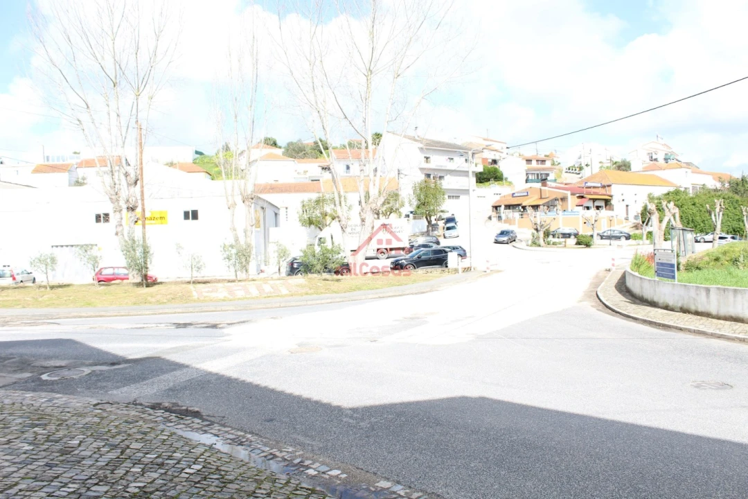 Loja para Arrendamento em Santa Maria, São Pedro e Matacães Foto 9
