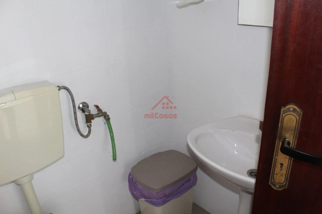Loja para Arrendamento em Santa Maria, São Pedro e Matacães Foto 14