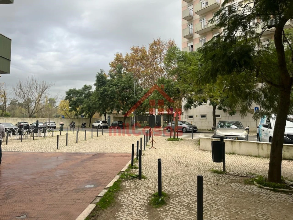 Loja para Arrendamento em Lumiar Foto 12