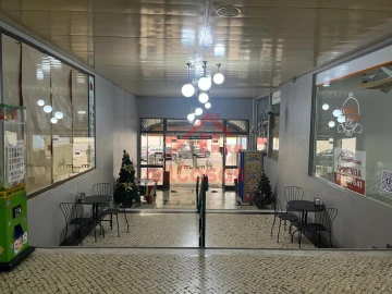 Loja para Arrendamento em Lumiar