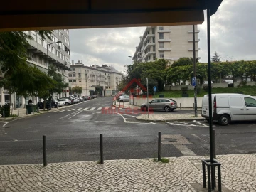 Loja para Arrendamento em Lumiar