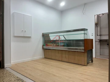 Loja para Arrendamento em Lumiar