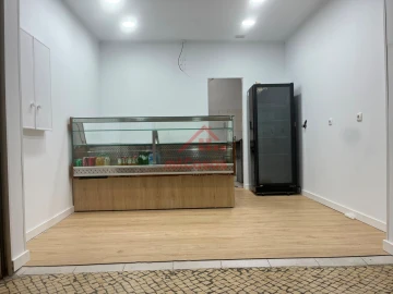 Loja para Arrendamento em Lumiar