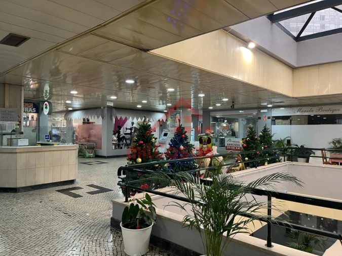 Loja para Arrendamento em Lumiar Foto 11