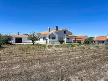 Moradia T3 para Venda em Santa Maria, São Pedro e Sobral da Lagoa