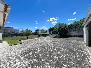 Moradia T3 para Venda em Santa Maria, São Pedro e Sobral da Lagoa