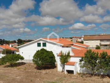 Moradia T3 para Venda em Santa Maria, São Pedro e Sobral da Lagoa