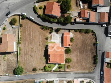Moradia T3 para Venda em Santa Maria, São Pedro e Sobral da Lagoa