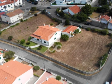 Moradia T3 para Venda em Santa Maria, São Pedro e Sobral da Lagoa