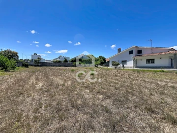 Moradia T3 para Venda em Santa Maria, São Pedro e Sobral da Lagoa