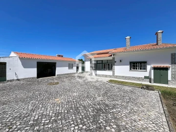 Moradia T3 para Venda em Santa Maria, São Pedro e Sobral da Lagoa