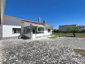 Moradia T3 para Venda em Santa Maria, São Pedro e Sobral da Lagoa