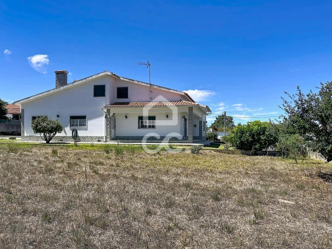 Moradia T3 para Venda em Santa Maria, São Pedro e Sobral da Lagoa Foto 9