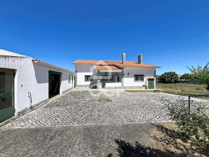 Moradia T3 para Venda em Santa Maria, São Pedro e Sobral da Lagoa Foto 6
