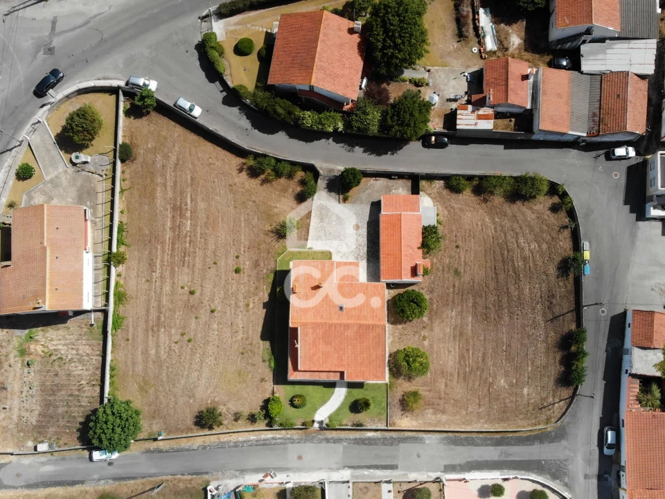 Moradia T3 para Venda em Santa Maria, São Pedro e Sobral da Lagoa Foto 2