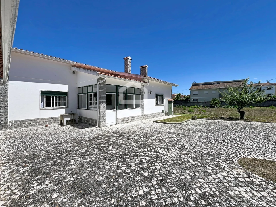 Moradia T3 para Venda em Santa Maria, São Pedro e Sobral da Lagoa Foto 11