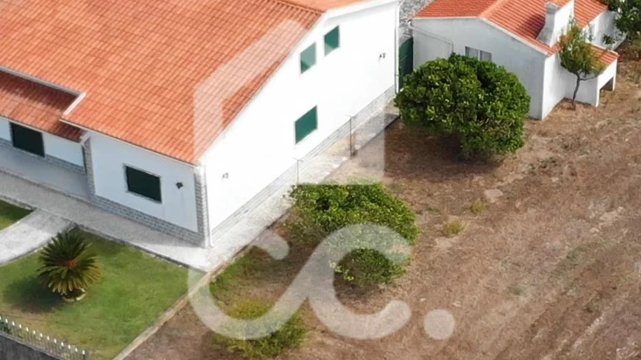 Moradia T3 para Venda em Santa Maria, São Pedro e Sobral da Lagoa
