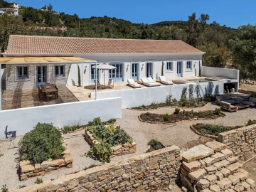Moradia T3 para Venda em Santa Barbara de Nexe
