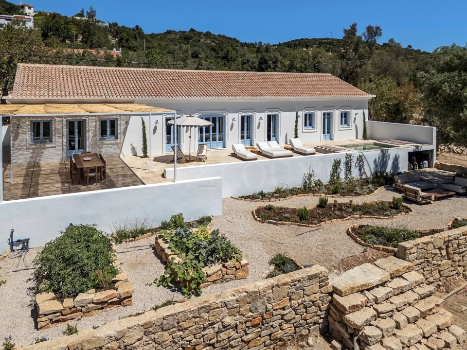 Moradia T3 para Venda em Santa Barbara de Nexe Foto 1