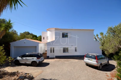 Moradia T5 para Venda em Santa Barbara de Nexe