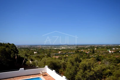 Moradia T5 para Venda em Santa Barbara de Nexe