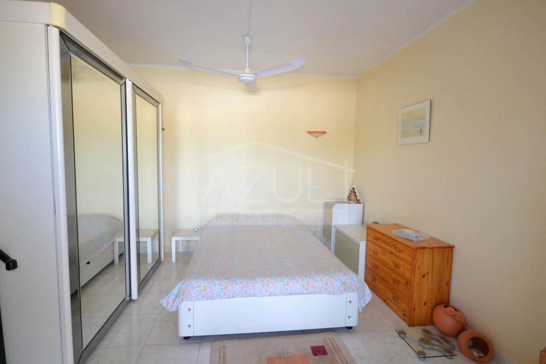 Moradia T5 para Venda em Santa Barbara de Nexe Foto 16