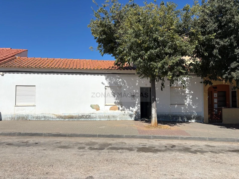 Moradia T3 para Venda em Odiaxere Foto 2