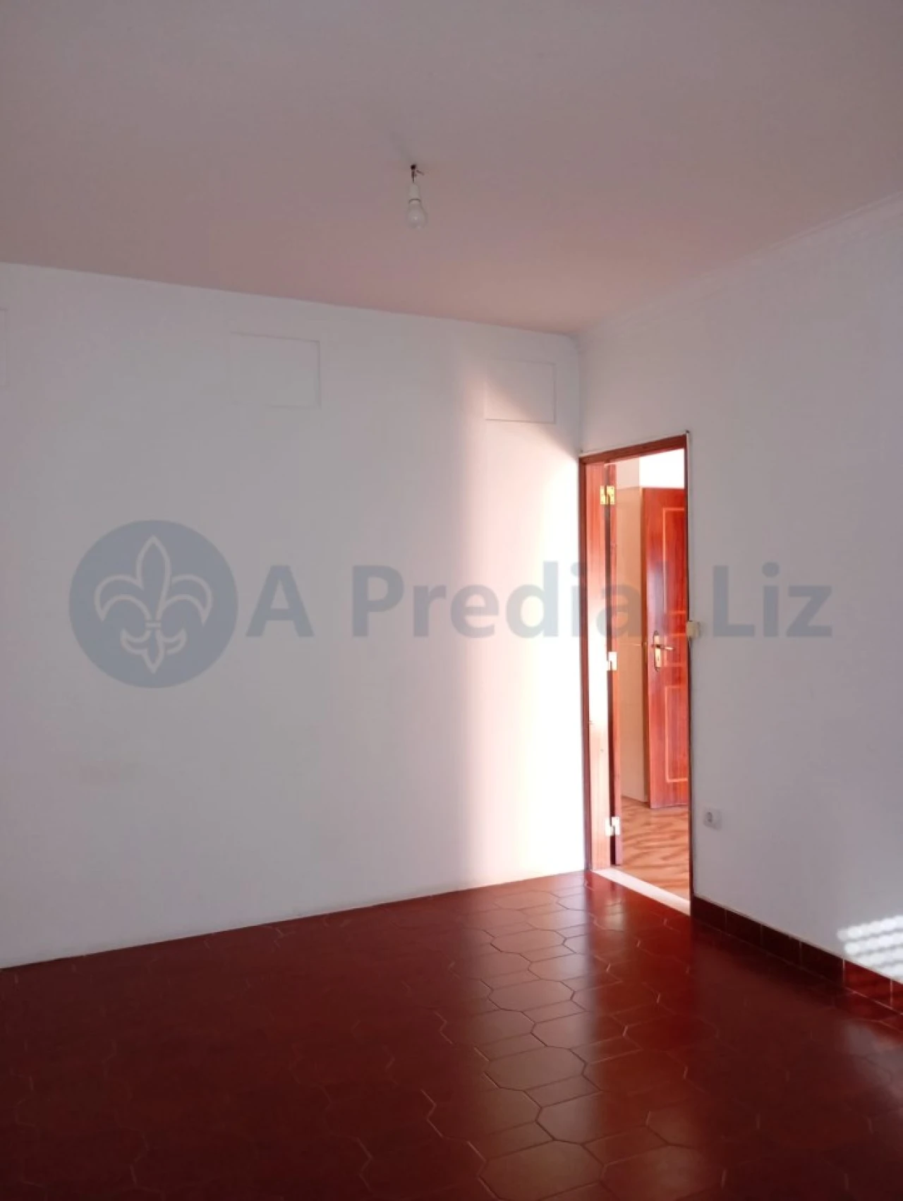 Apartamento T1 para Venda em Agualva e Mira-Sintra Foto 9