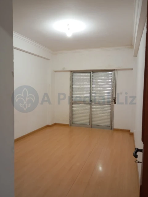 Apartamento T1 para Venda em Agualva e Mira-Sintra
