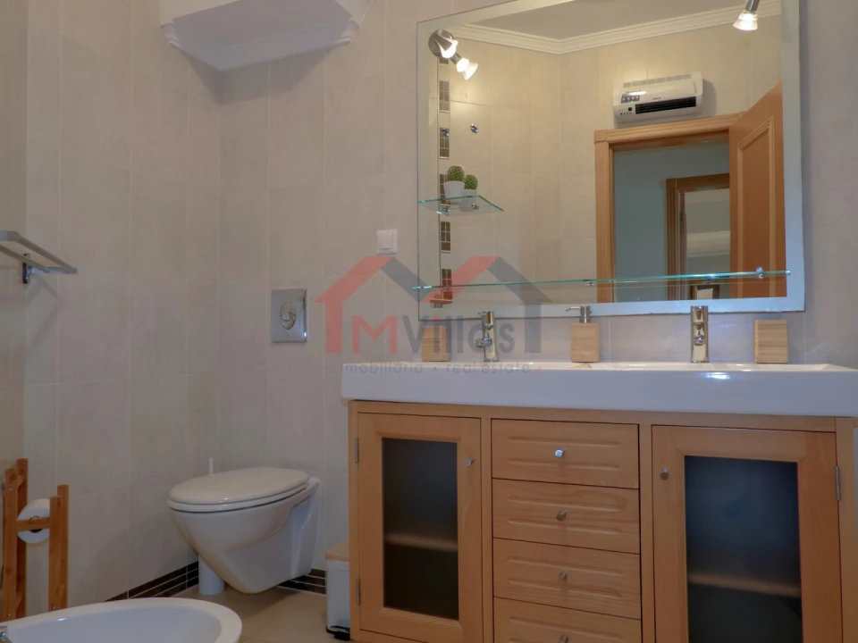 Apartamento T4 para Venda em Quarteira Foto 11