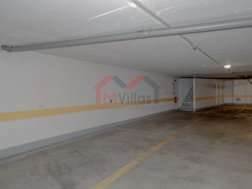 Apartamento T4 para Venda em Quarteira Foto 39
