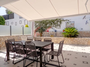 Moradia T4 para Venda em Albufeira e Olhos de Água