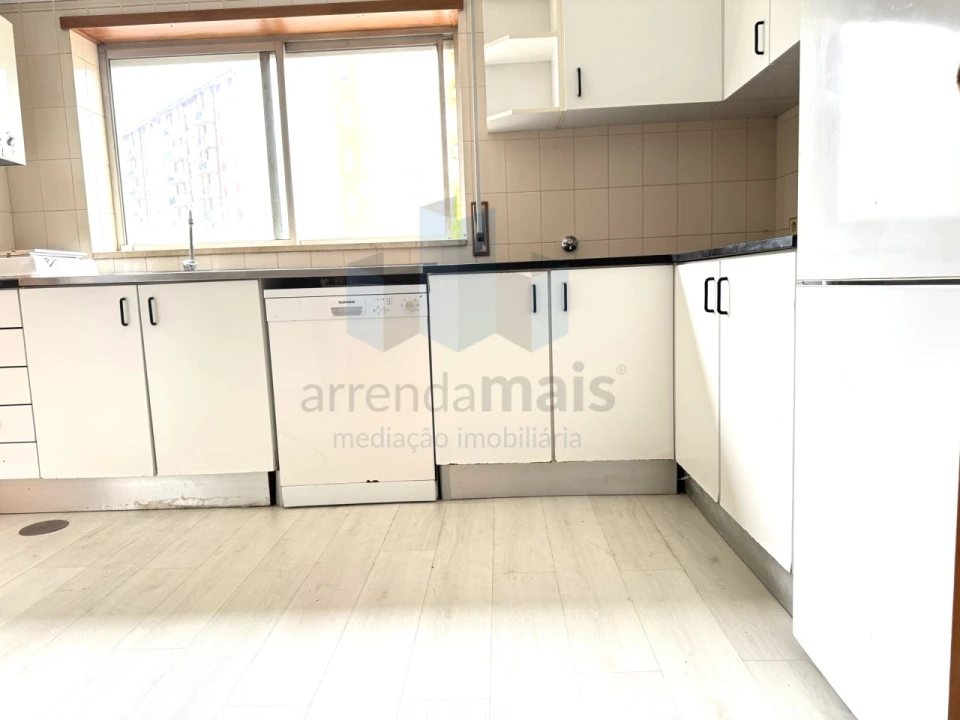 Apartamento T3 para Venda em Santo Antonio dos Olivais Foto 2
