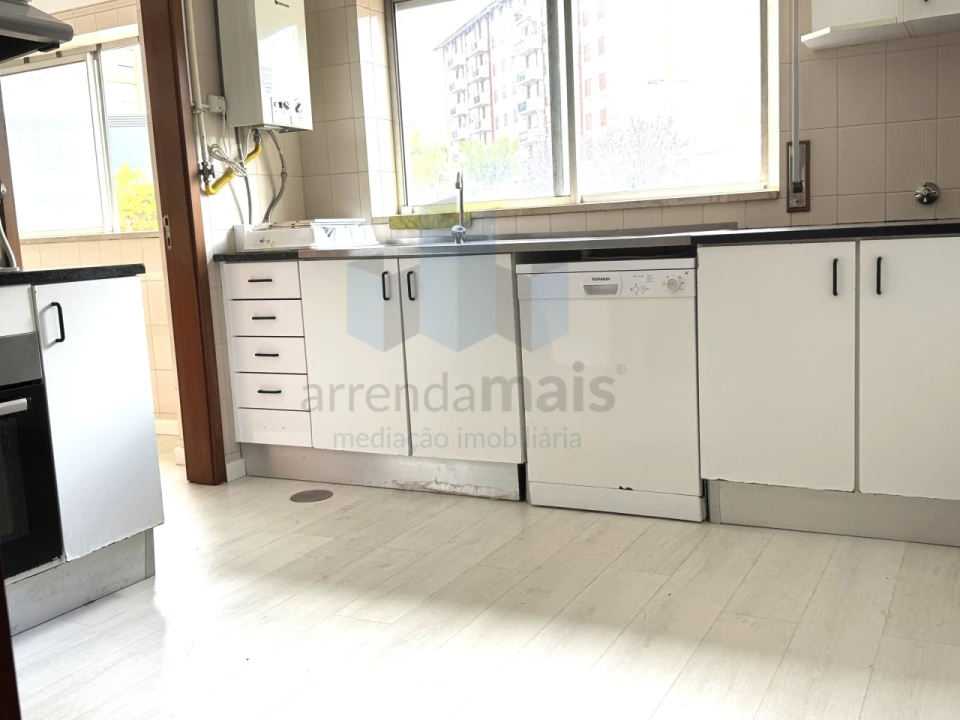 Apartamento T3 para Venda em Santo Antonio dos Olivais Foto 3
