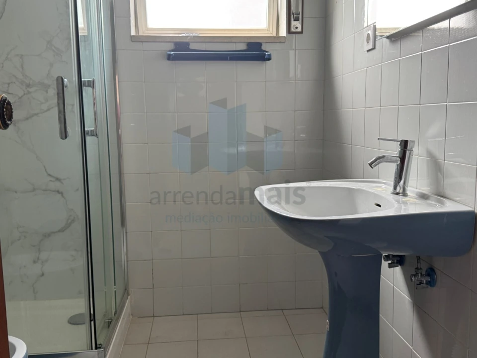 Apartamento T3 para Venda em Santo Antonio dos Olivais Foto 11