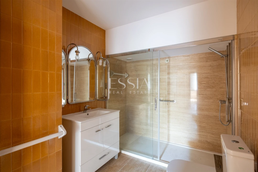 Apartamento T5 para Arrendamento em Ramalde Foto 21