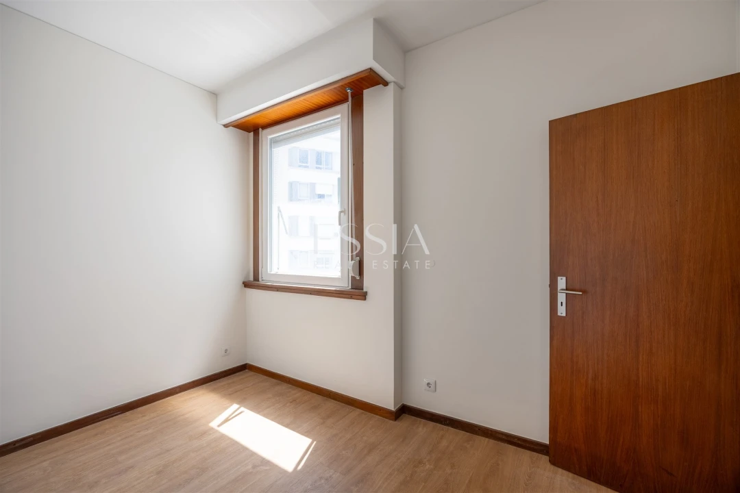 Apartamento T5 para Arrendamento em Ramalde Foto 26