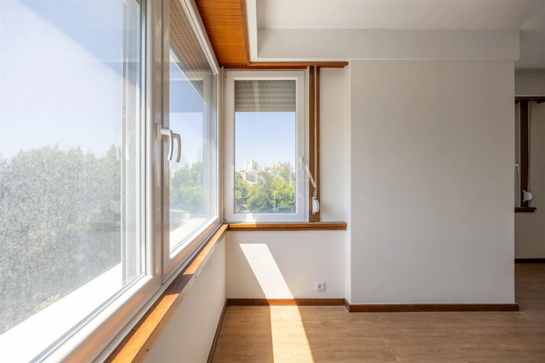 Apartamento T5 para Arrendamento em Ramalde Foto 4