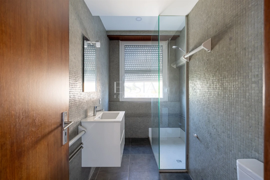 Apartamento T5 para Arrendamento em Ramalde Foto 13