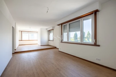 Apartamento T5 para Arrendamento em Ramalde